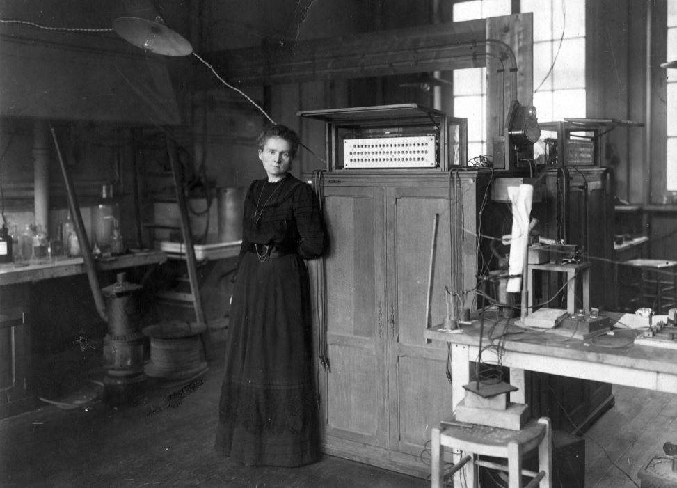 curie in lab